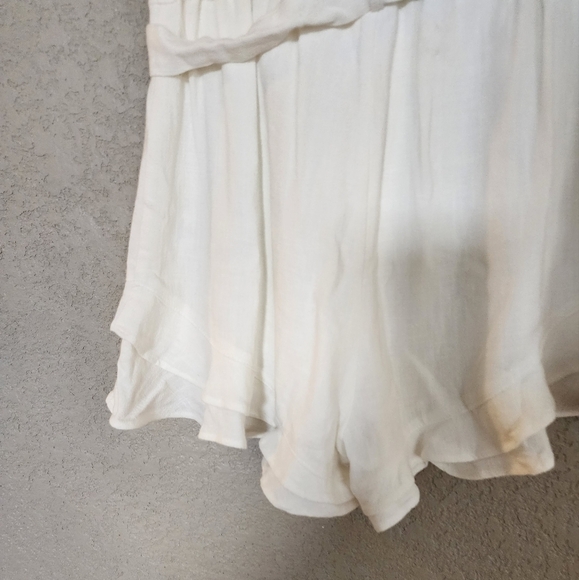 Lush size Small ruffled bottom shorts - Picture 8 of 8